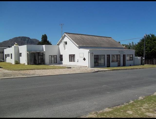 4 BEDROOM HOUSE FOR SALE IN GANSBAAI CENTRAL
